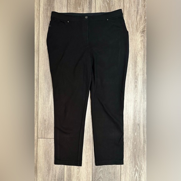 Chico's Pants - ❄️ Chico's size 2 Knit Sleek Black Pants